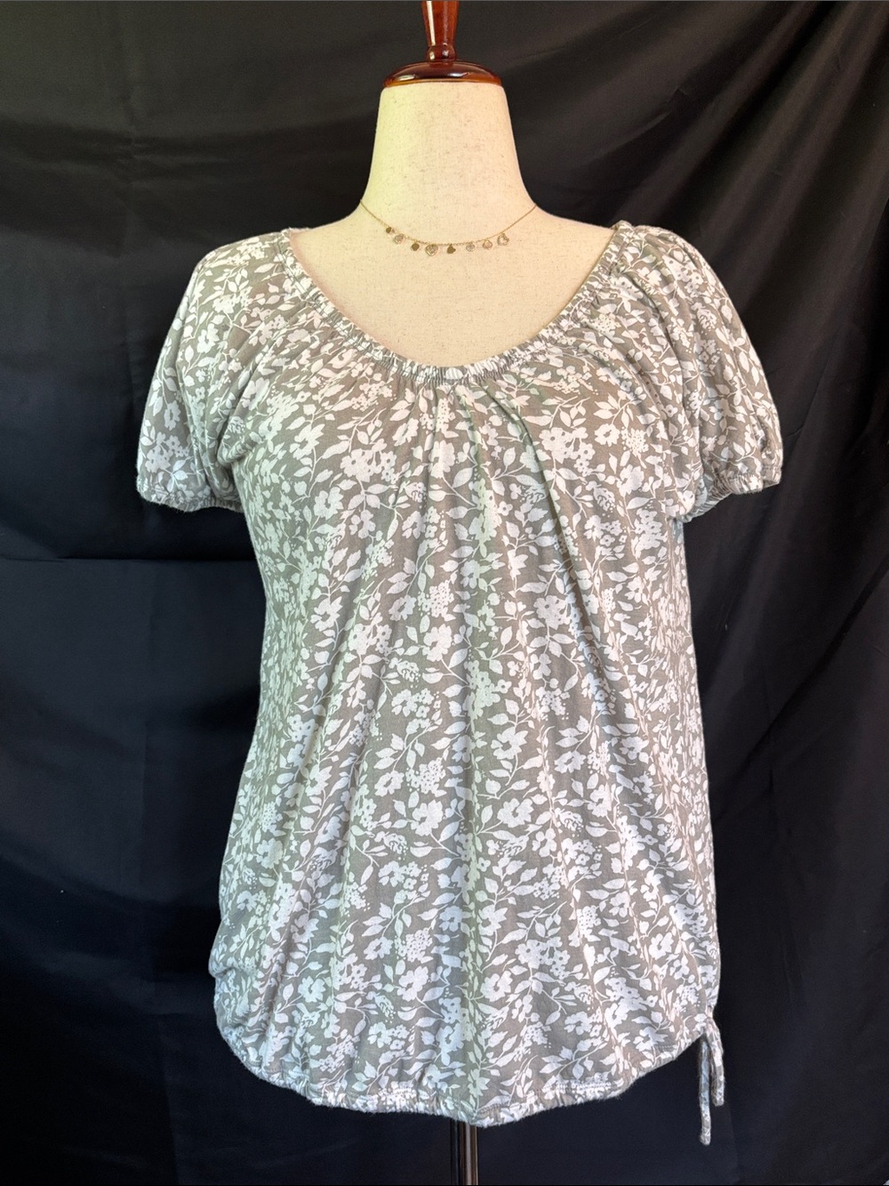 Old Navy Gray Floral Short-Sleeve Shirt